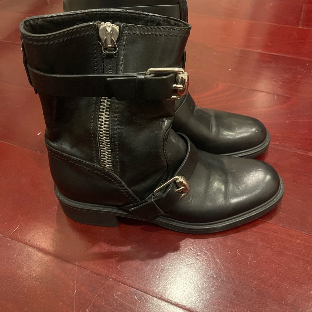 Gucci Black Leather Moto Boots with Buckle - Picture 4 of 9
